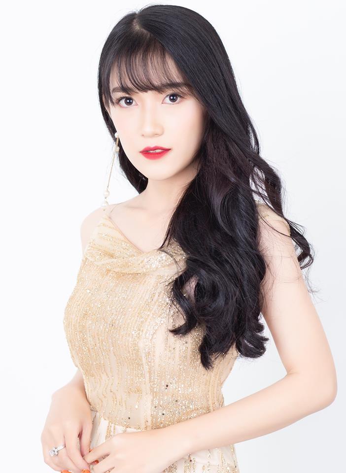 Huỳnh Anh Thư- 9x trẻ thành công với kinh doanh nước hoa mini.